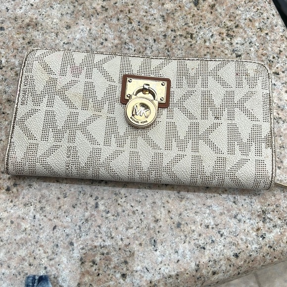 MICHAEL Michael Kors Accessories - MICHAEL Kors Hamilton Traveler Logo Print Zip Around Wallet with Gold Lock LG 8”
